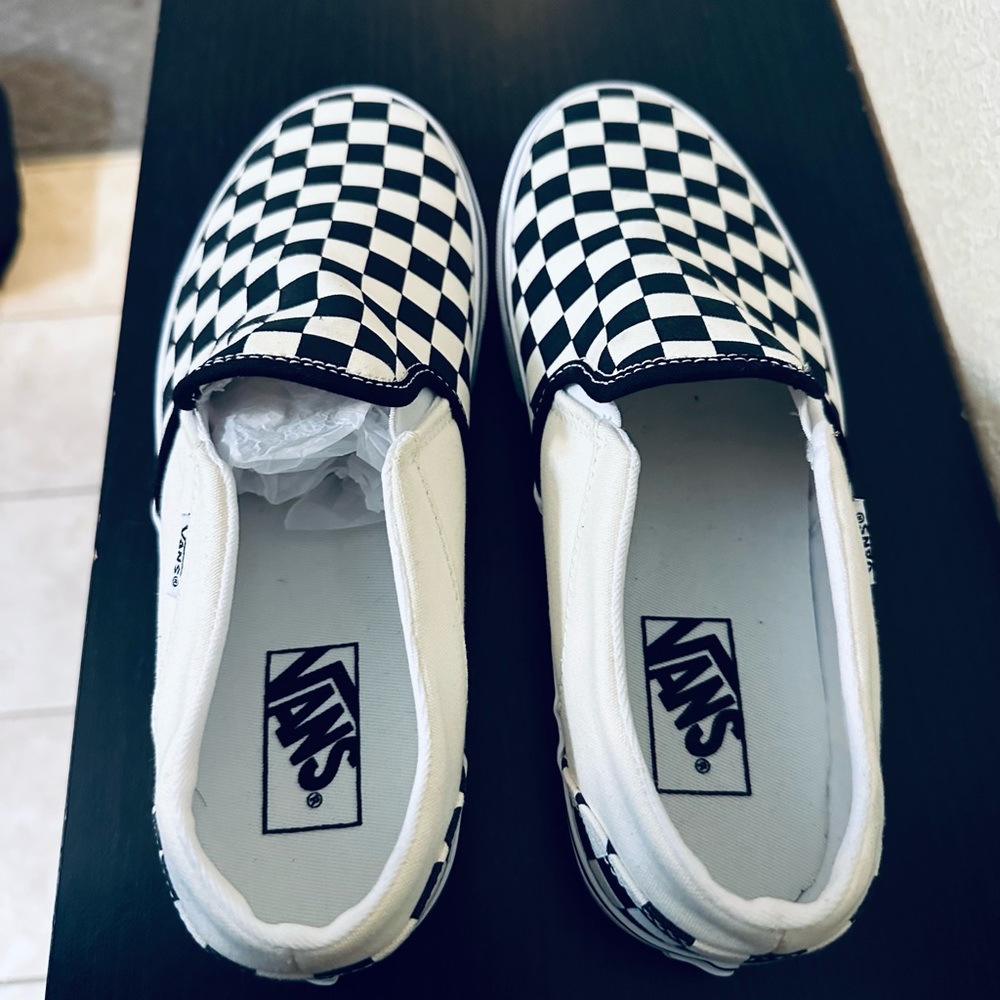 Brand new-VANS classic Checkerboard Slip-On Black & white slide on shoes
